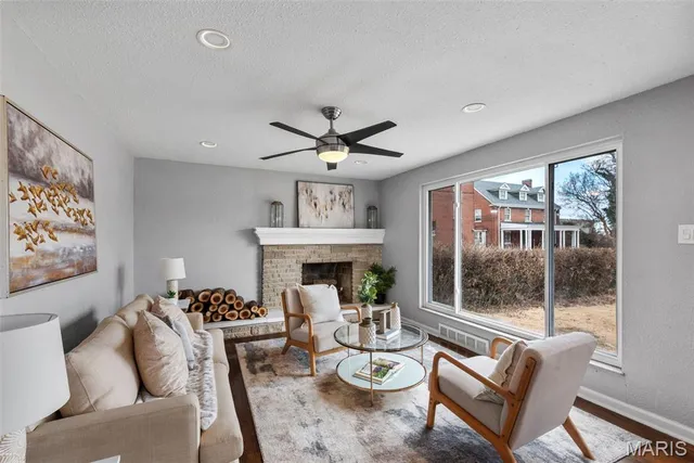 $324,900 | 6064 West Cabanne Place, St. Louis, MO 63112