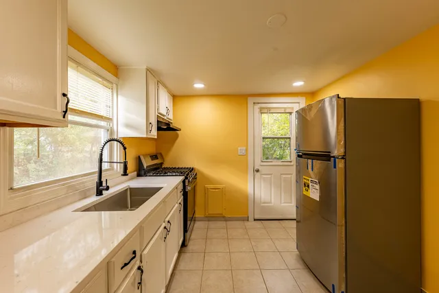 $210,000 | 2318 Gideon Avenue, Zion, IL 60099