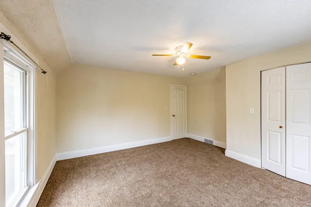 $210,000 | 2318 Gideon Avenue, Zion, IL 60099