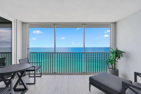 $800,000 | 840 Ocean Drive, Unit 1104, Juno Beach, FL 33408