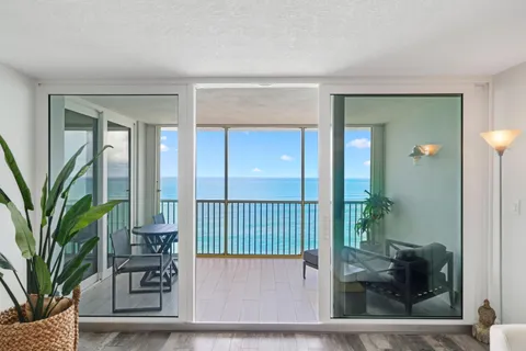 $815,000 | 840 Ocean Drive, Unit 1104, Juno Beach, FL 33408