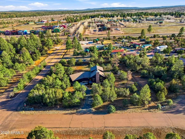 $569,777 | 2750 Columbia Lane, Overgaard, AZ 85933