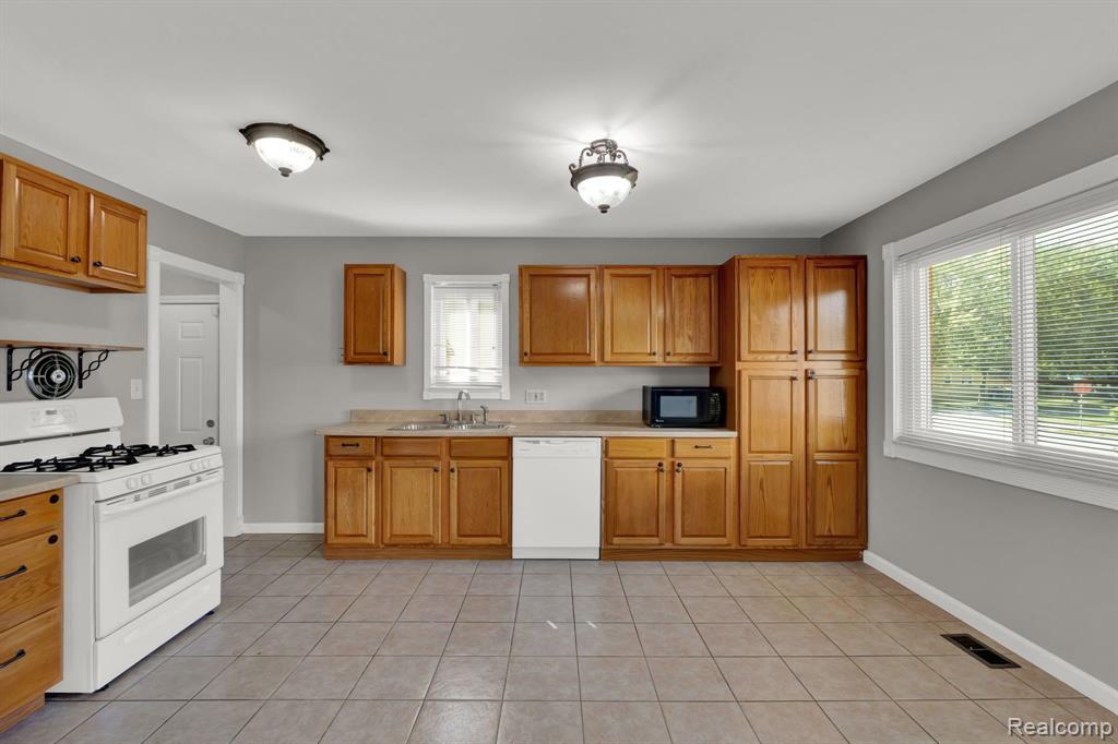 11220 Timken Avenue Warren, MI 48089 - Photo 16 of 36