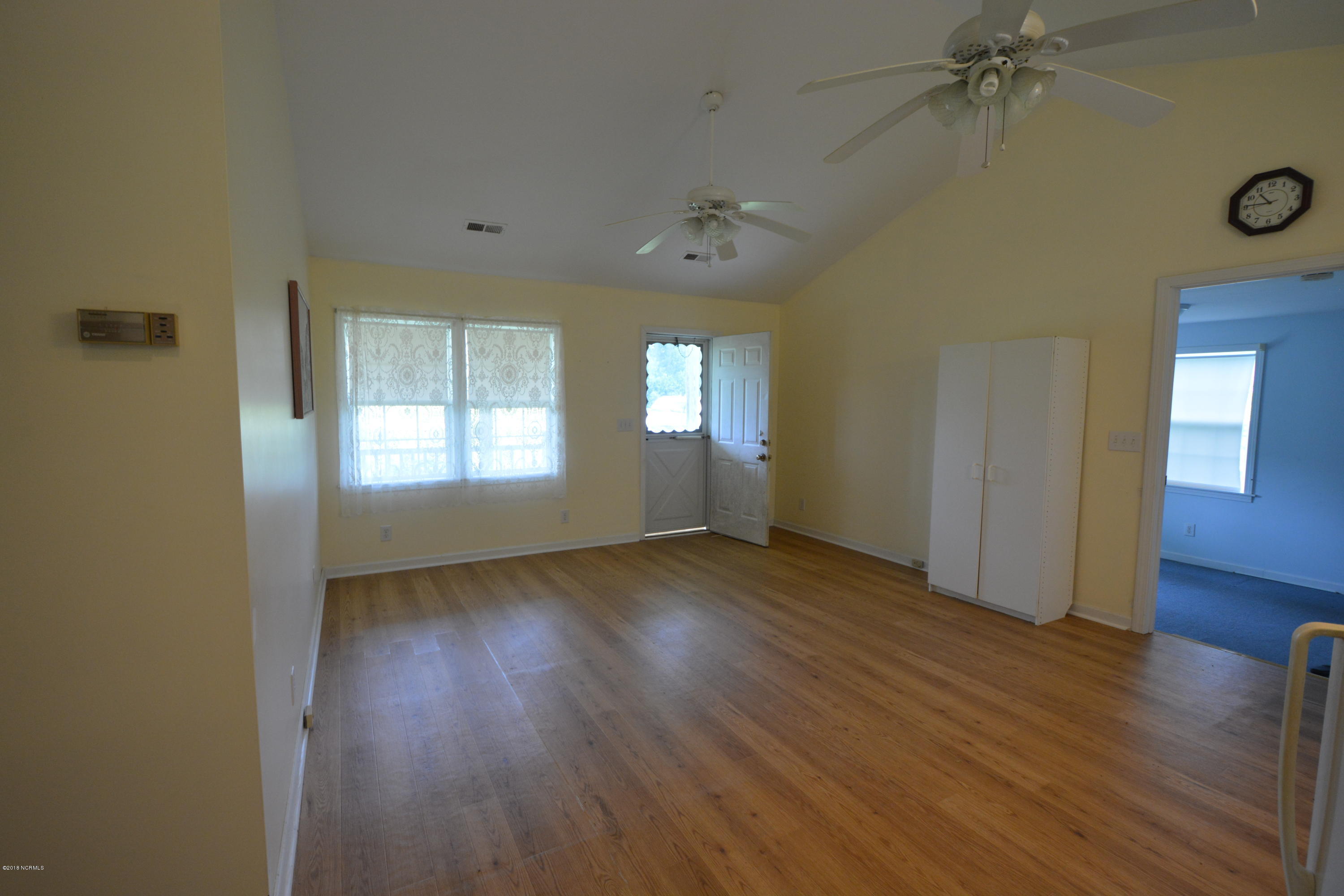 359 Pigott Road Gloucester, NC 28528 - Photo 9 of 27 Great Room