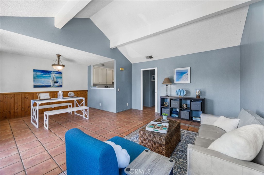 931 South Sutter Creek Road Anaheim, CA 92804 - Photo 5 of 35