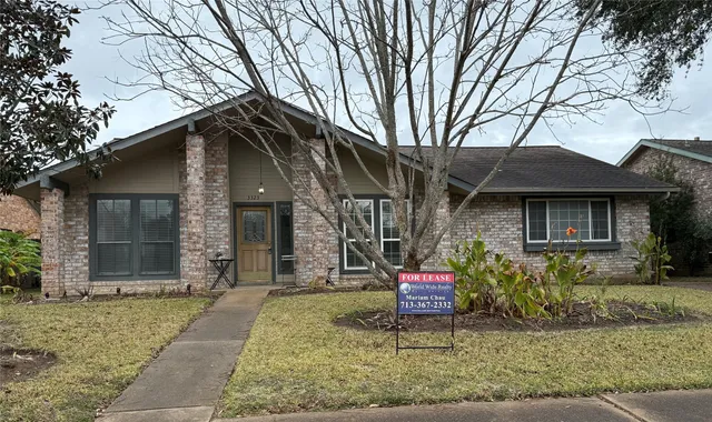 $2,000 | 3323 Big Horn Court, Sugar Land, TX 77478