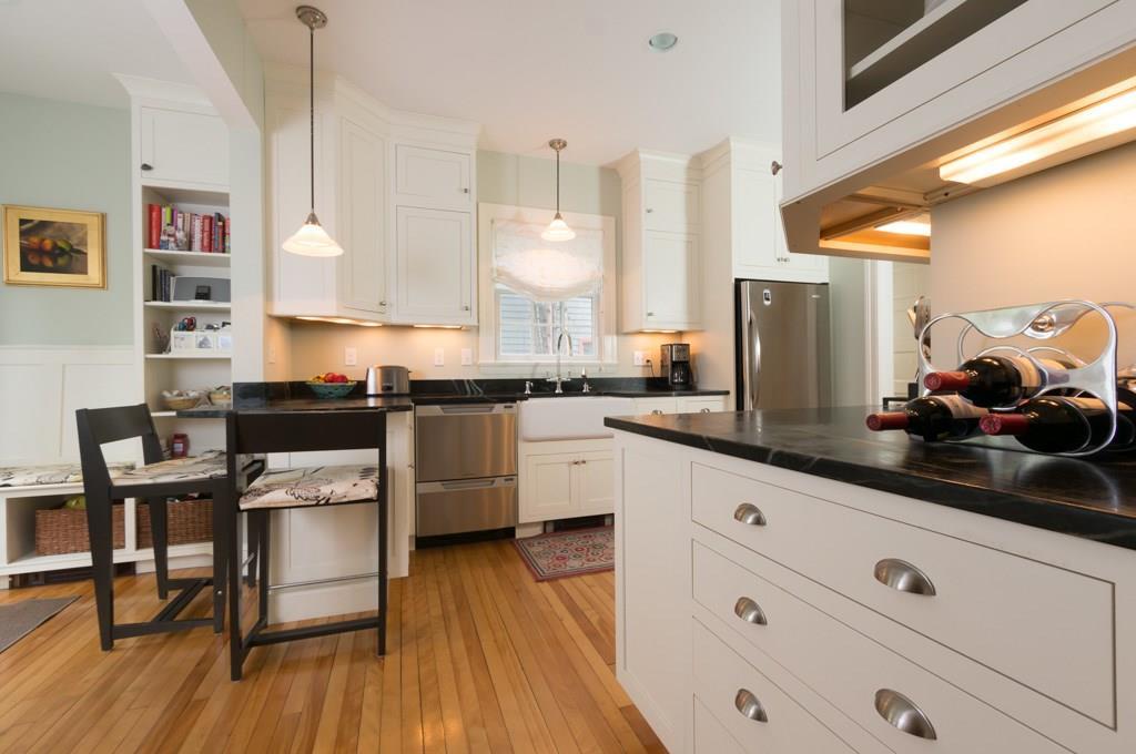 823 Shore Road Cape Elizabeth, ME 04107 - Photo 16 of 34 Gourmet kitchen seating area