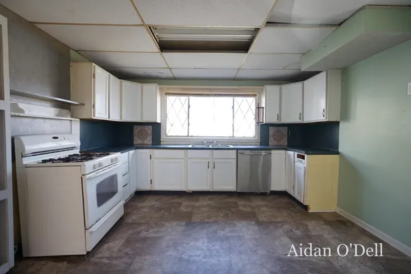 $195,000 | 1332 Muskegon Avenue Northwest, Grand Rapids, MI 49504