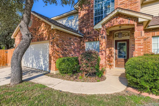 a view of a entrance gate of the house