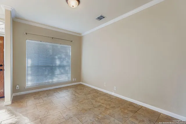 a view of empty room with window