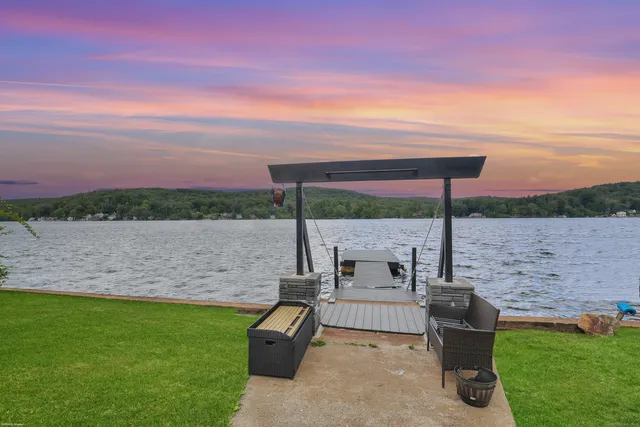 a view of a garden with lawn chairs