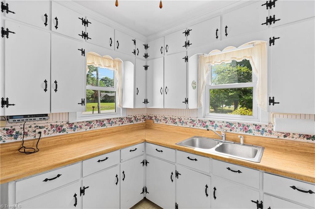 4425 Old Winston Road Kernersville, NC 27284 - Photo 9 of 25