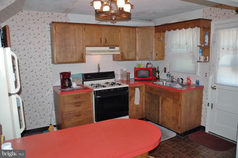 1787 Hemlock Road Lancaster, PA 17603 - Photo 6 of 12 Gallery Image 6