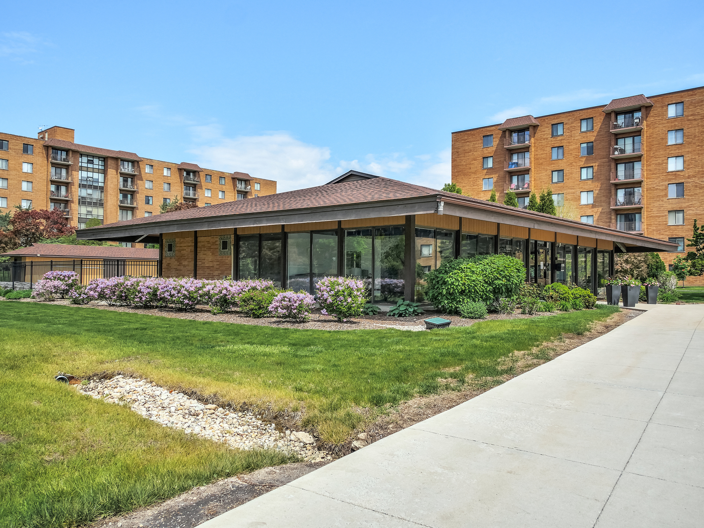 1747 West Crystal Lane, Unit 210 Mount Prospect, IL 60056 - Photo 28 of 33 a front view of a house with garden