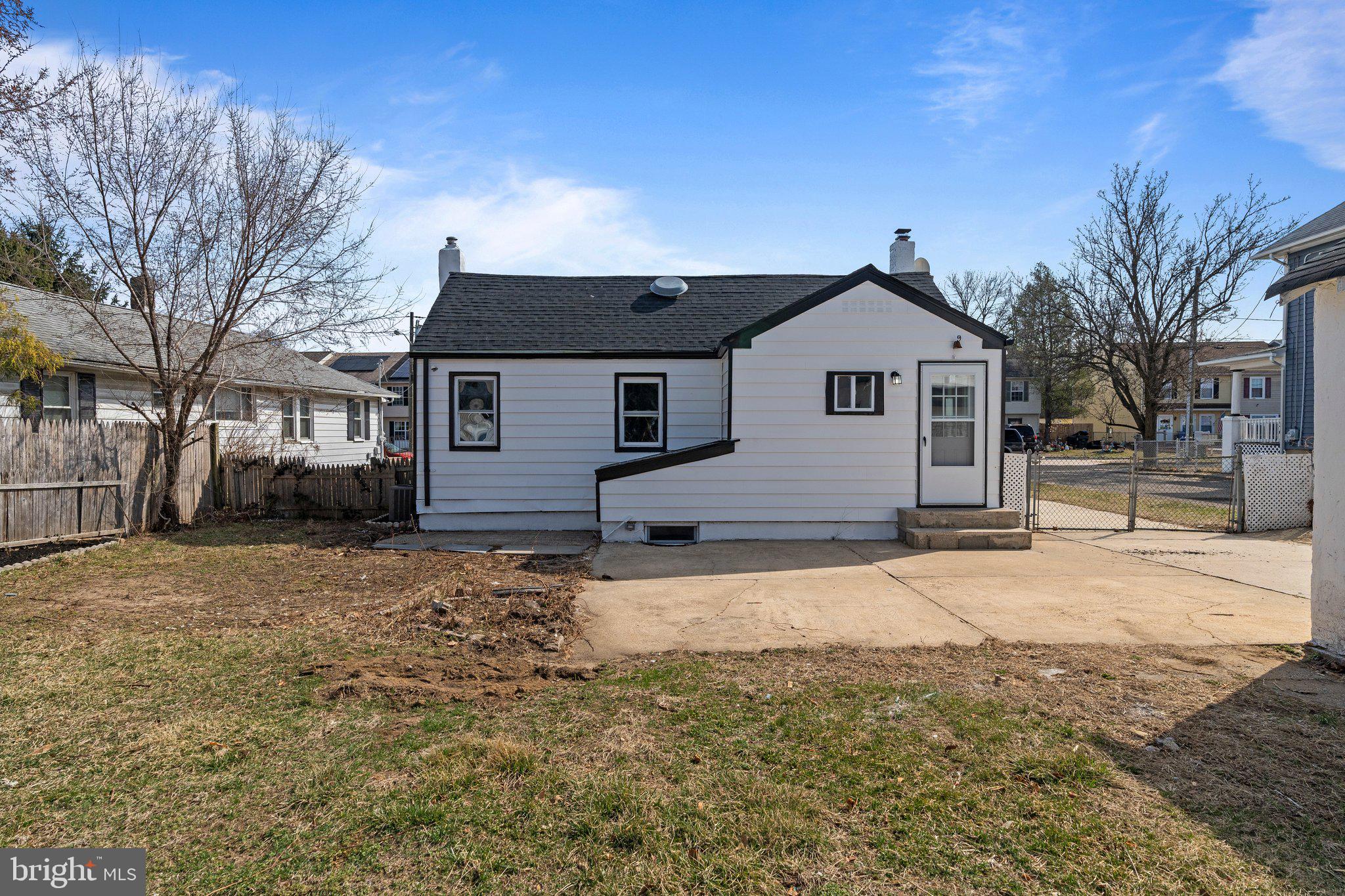 29 East 4th Street Burlington, NJ 08016 - Photo 26 of 27 a house view with a outdoor space