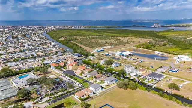 $1,100,000 | 523 Treviso Drive, Apollo Beach, FL 33572