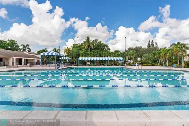 a view of a fountain in front of a building