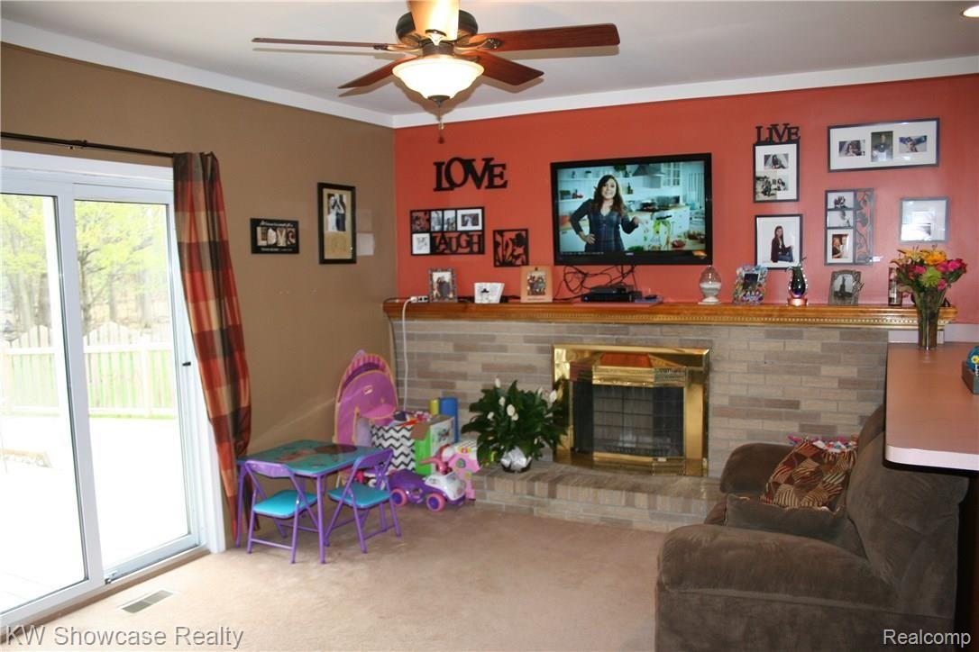 43824 Proctor Road Canton, MI 48188 - Photo 6 of 12 Family room