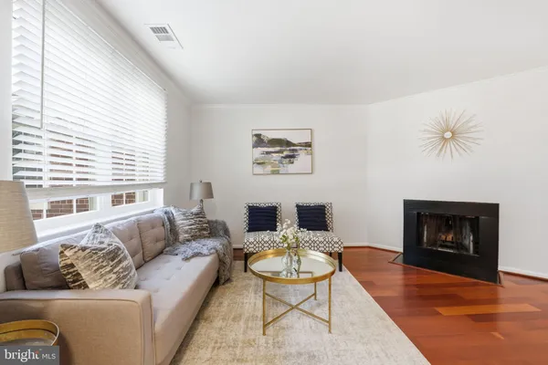 $385,000 | 4614 28th Road South, Unit B, Arlington, VA 22206