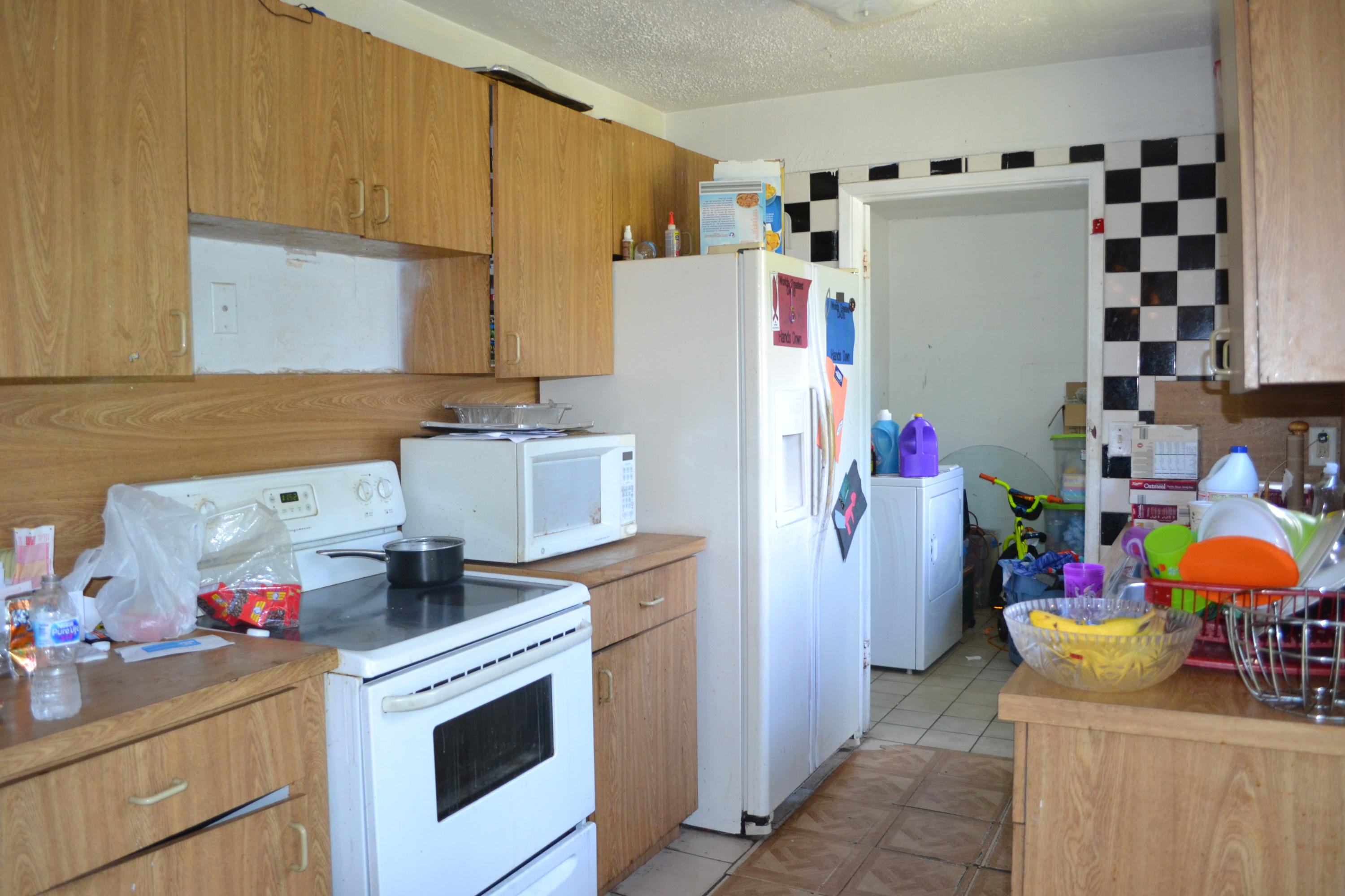 320 West 16th Way Riviera Beach, FL 33404 - Photo 2 of 16 DSC_0019
