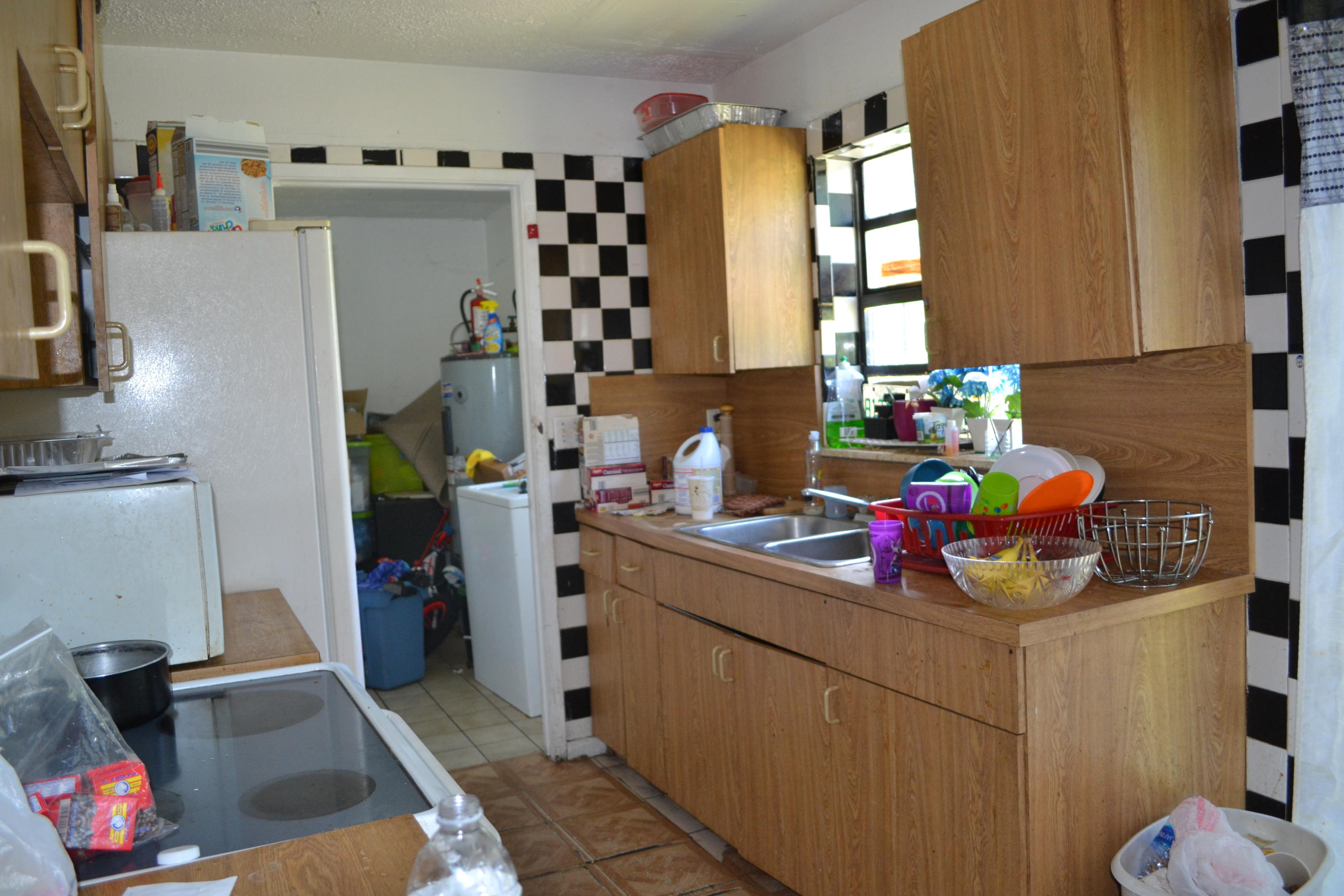 320 West 16th Way Riviera Beach, FL 33404 - Photo 3 of 16 DSC_0020