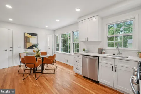 $889,900 | 5803 Sunderland Court, Alexandria, VA 22315