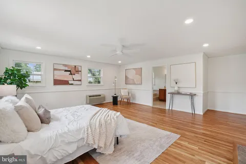 $889,900 | 5803 Sunderland Court, Alexandria, VA 22315