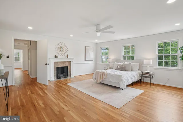 $889,900 | 5803 Sunderland Court, Alexandria, VA 22315