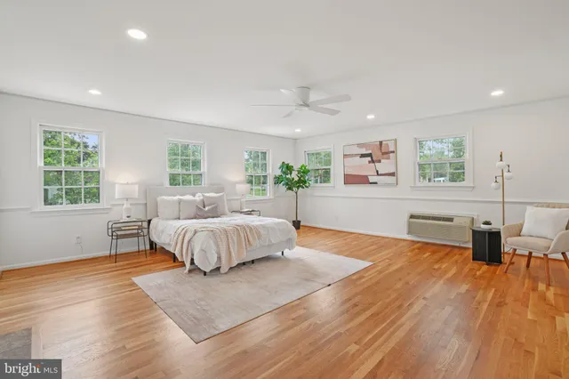 $889,900 | 5803 Sunderland Court, Alexandria, VA 22315