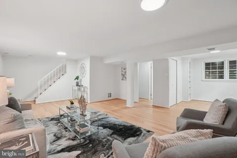 $889,900 | 5803 Sunderland Court, Alexandria, VA 22315