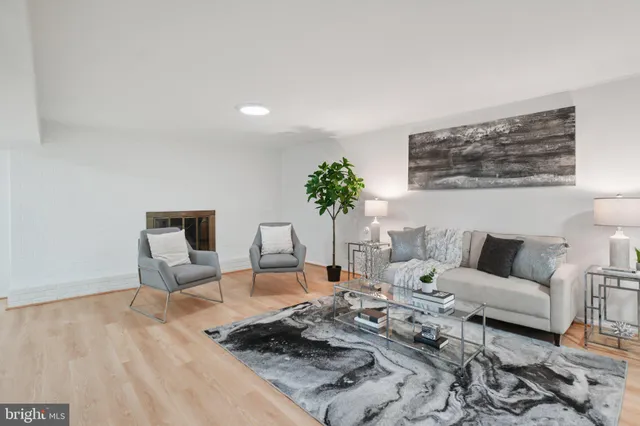 $889,900 | 5803 Sunderland Court, Alexandria, VA 22315