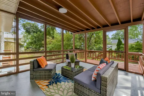 $889,900 | 5803 Sunderland Court, Alexandria, VA 22315