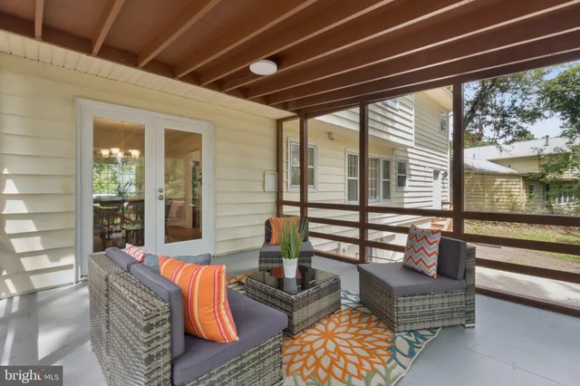 $889,900 | 5803 Sunderland Court, Alexandria, VA 22315