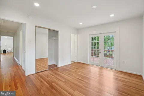 $889,900 | 5803 Sunderland Court, Alexandria, VA 22315