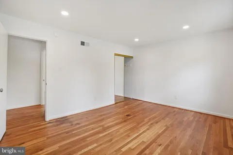 $889,900 | 5803 Sunderland Court, Alexandria, VA 22315