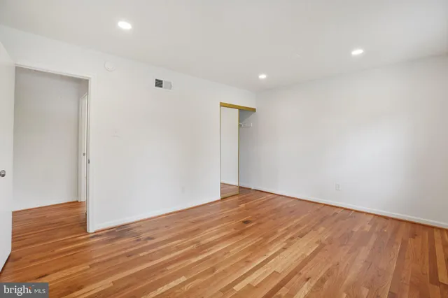 $889,900 | 5803 Sunderland Court, Alexandria, VA 22315