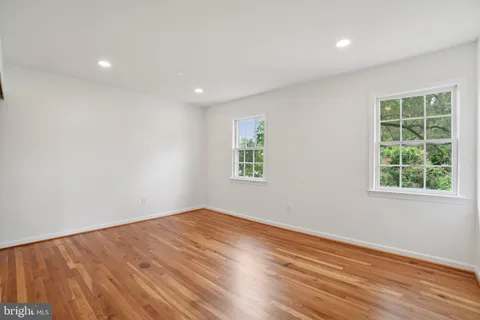 $889,900 | 5803 Sunderland Court, Alexandria, VA 22315