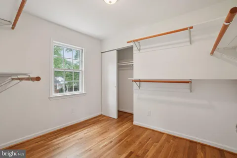 $889,900 | 5803 Sunderland Court, Alexandria, VA 22315