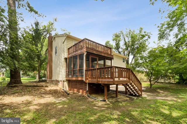 $889,900 | 5803 Sunderland Court, Alexandria, VA 22315