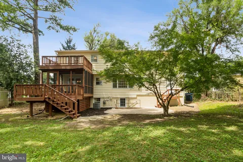 $889,900 | 5803 Sunderland Court, Alexandria, VA 22315