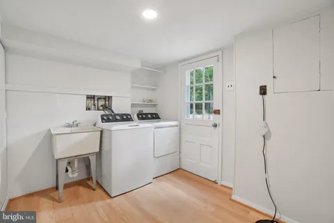 $889,900 | 5803 Sunderland Court, Alexandria, VA 22315