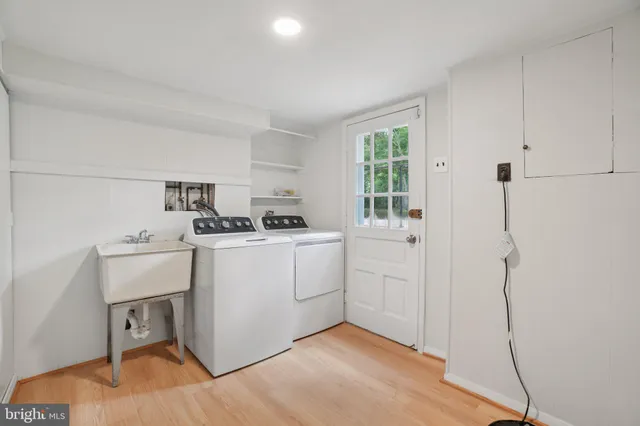 $889,900 | 5803 Sunderland Court, Alexandria, VA 22315