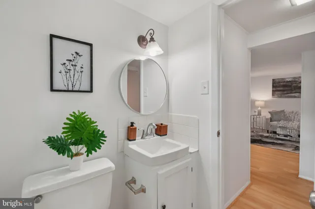 $889,900 | 5803 Sunderland Court, Alexandria, VA 22315