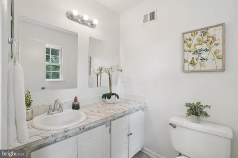 $889,900 | 5803 Sunderland Court, Alexandria, VA 22315