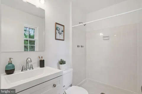 $889,900 | 5803 Sunderland Court, Alexandria, VA 22315