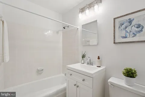 $889,900 | 5803 Sunderland Court, Alexandria, VA 22315