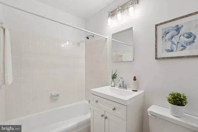 $889,900 | 5803 Sunderland Court, Alexandria, VA 22315