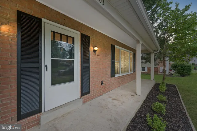 $889,900 | 5803 Sunderland Court, Alexandria, VA 22315