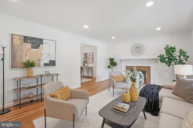 $889,900 | 5803 Sunderland Court, Alexandria, VA 22315