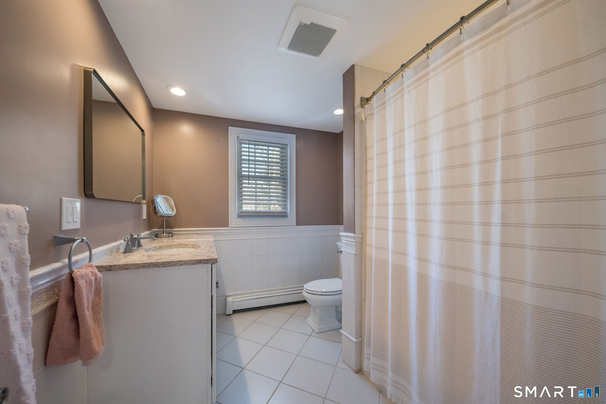 52 East Wharf Road Madison, CT 06443 - Photo 30 of 40 Upper level full bathroom